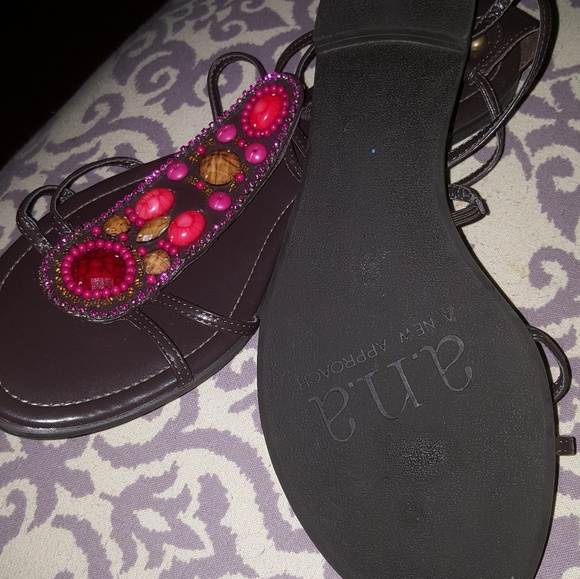 Sandal - Picture 2 of 3